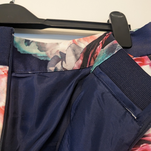 Full length with train floral skirt - Picture 3 of 3